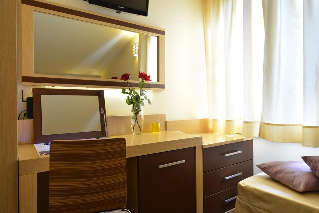 רוזיניאנו סולבאי Hotel Rosignano חדר תמונה